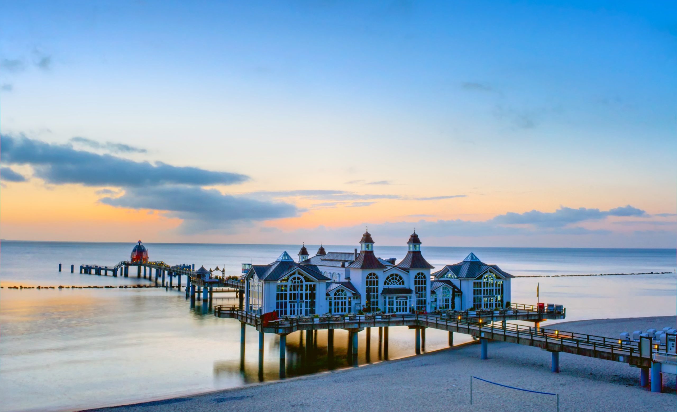 The pier of Sellin at dusk